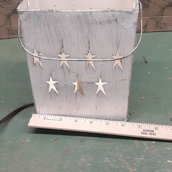 Distressed Lantern of stars with a primitive wreath of greenery. - Picture 5 of 7